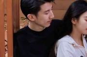 情侣头像一男一女两张分开黑白 情侣头像一男一女两张分开黑白