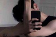 微信头像ins高级质感男头中分