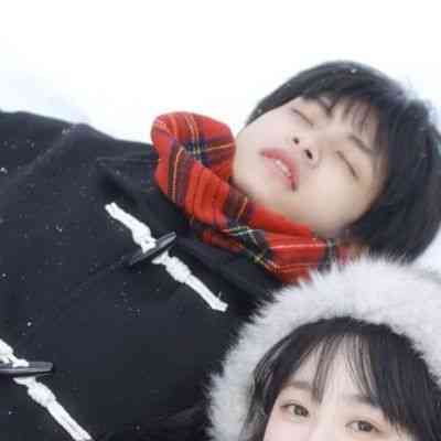 情侣头像不明显的一男一女分开 第1张