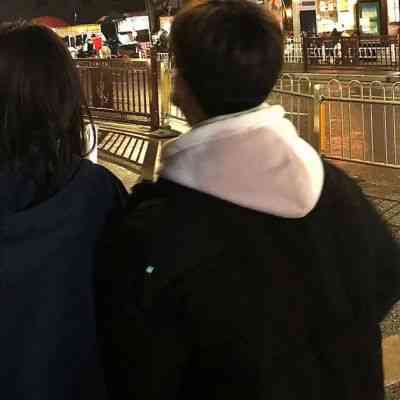 情侣头像不明显的一男一女分开 第10张