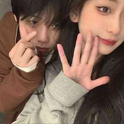 情侣头像不明显的一男一女分开 第12张