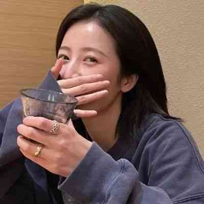 头像简约干净女生不露脸 第4张