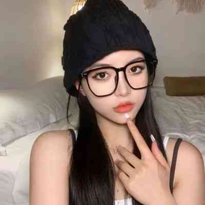 好看的头像霸气冷酷女真人 第2张
