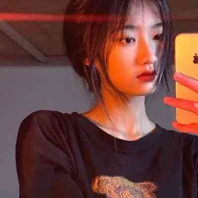 好看的头像霸气冷酷女真人 第14张