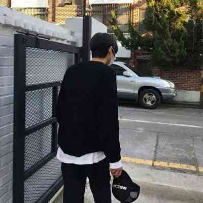 头像男生霸气冷酷背影黑白伤感 第2张