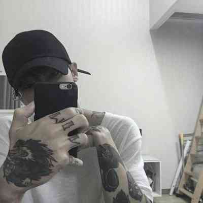 男头像ins高级质感微信头像 第9张
