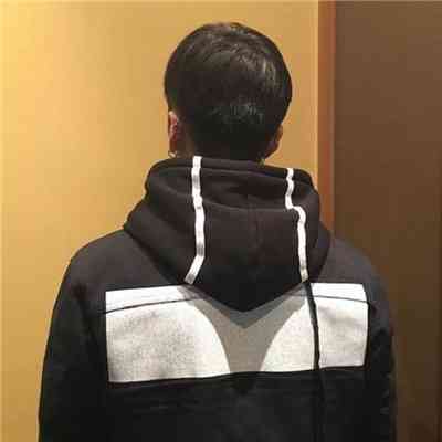 头像阳光男孩背影 第4张