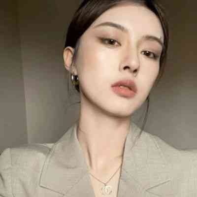 又拽又霸气的头像女生 第6张