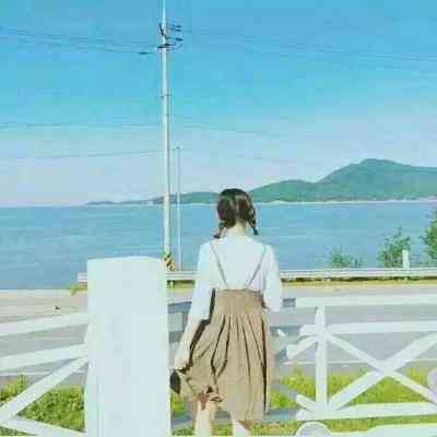 微信头像女背影唯美气质黑白 第14张