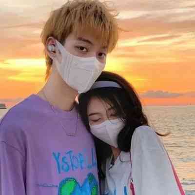 情侣头像一男一女分开两张带字 第15张