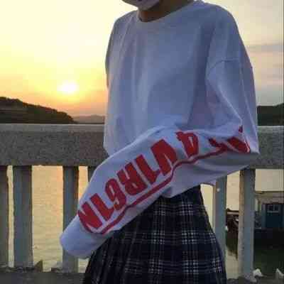 女生亲吻大卫雕塑的头像 第12张