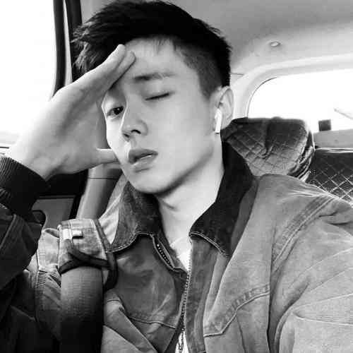 好看真人头像男露脸 第10张