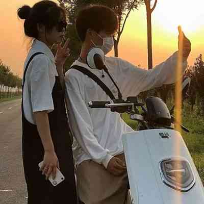 情侣头像挡脸一男一女 第13张