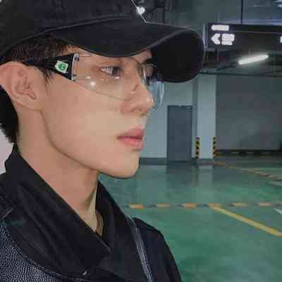 好看的头像图片霸气男生 第9张