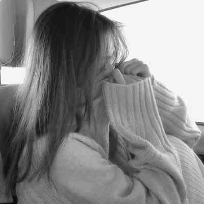 丧系又冷酷的真人女头像 第4张