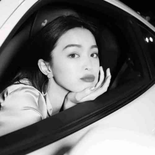 丧系又冷酷的真人女头像 第12张