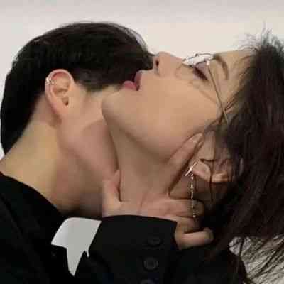 qq情侣头像一男一女红色睡衣 第9张