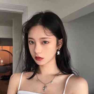 头像女简约温柔 第1张
