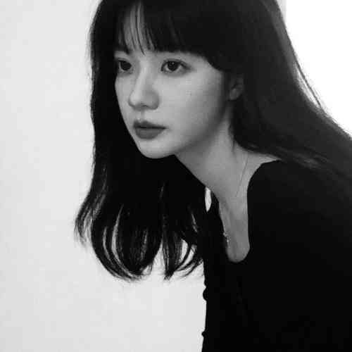 2025年女的头像图片 第6张
