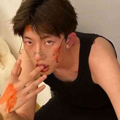 高清男头像干净 第1张