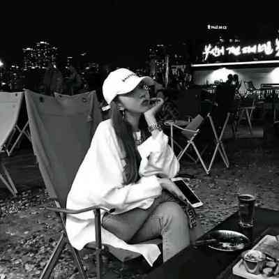 简约女款头像 第14张