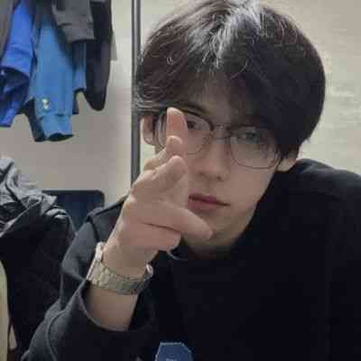 2024年最火的头像好看男生 第1张
