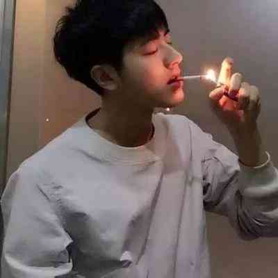 男生阳光带大海头像图片 第1张