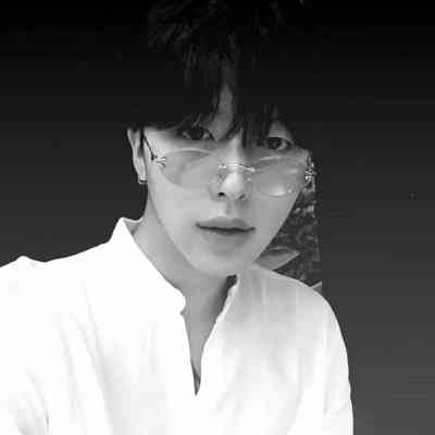开心的头像男真人 第3张