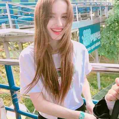 ins气质小众女头像 第2张