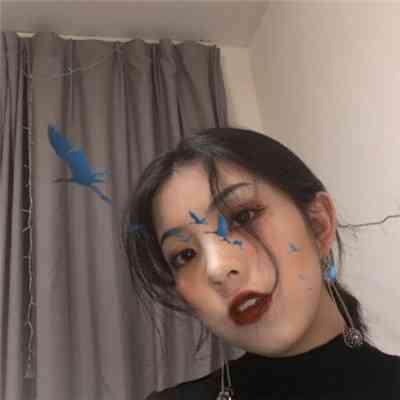 qq头像女生手机遮半边脸 第2张